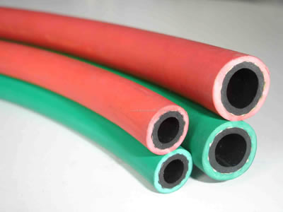 Two groups of twin welding hoses are displayed, they have the same color but with different sizes.
